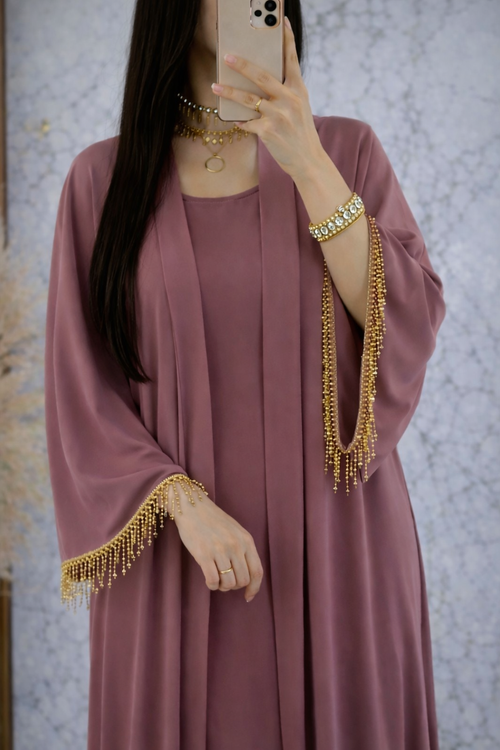 عباية مفتوحة بهدب عقيق مع ثوب كريب – أناقة فاخرة