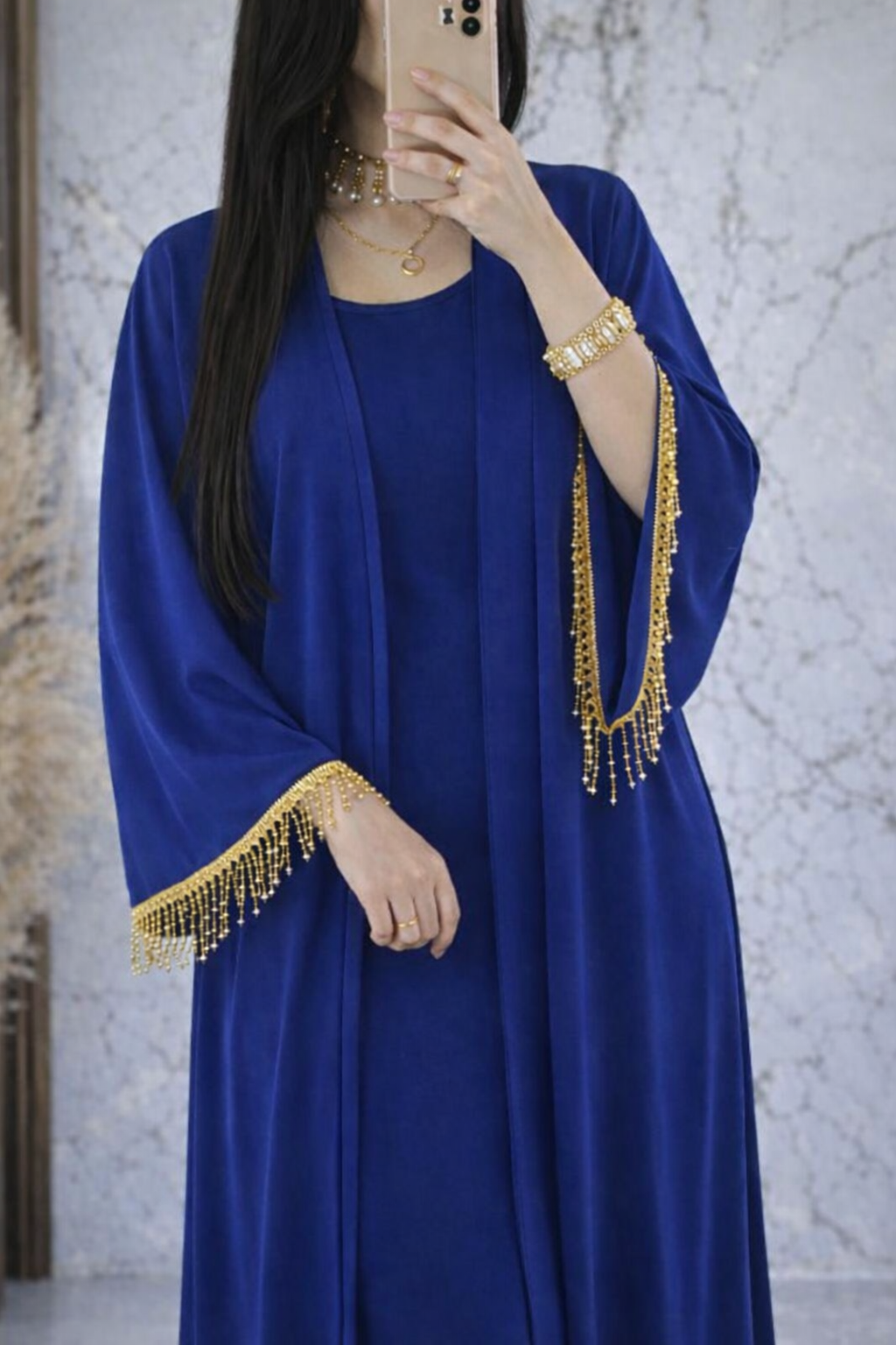 عباية مفتوحة بهدب عقيق مع ثوب كريب – أناقة فاخرة