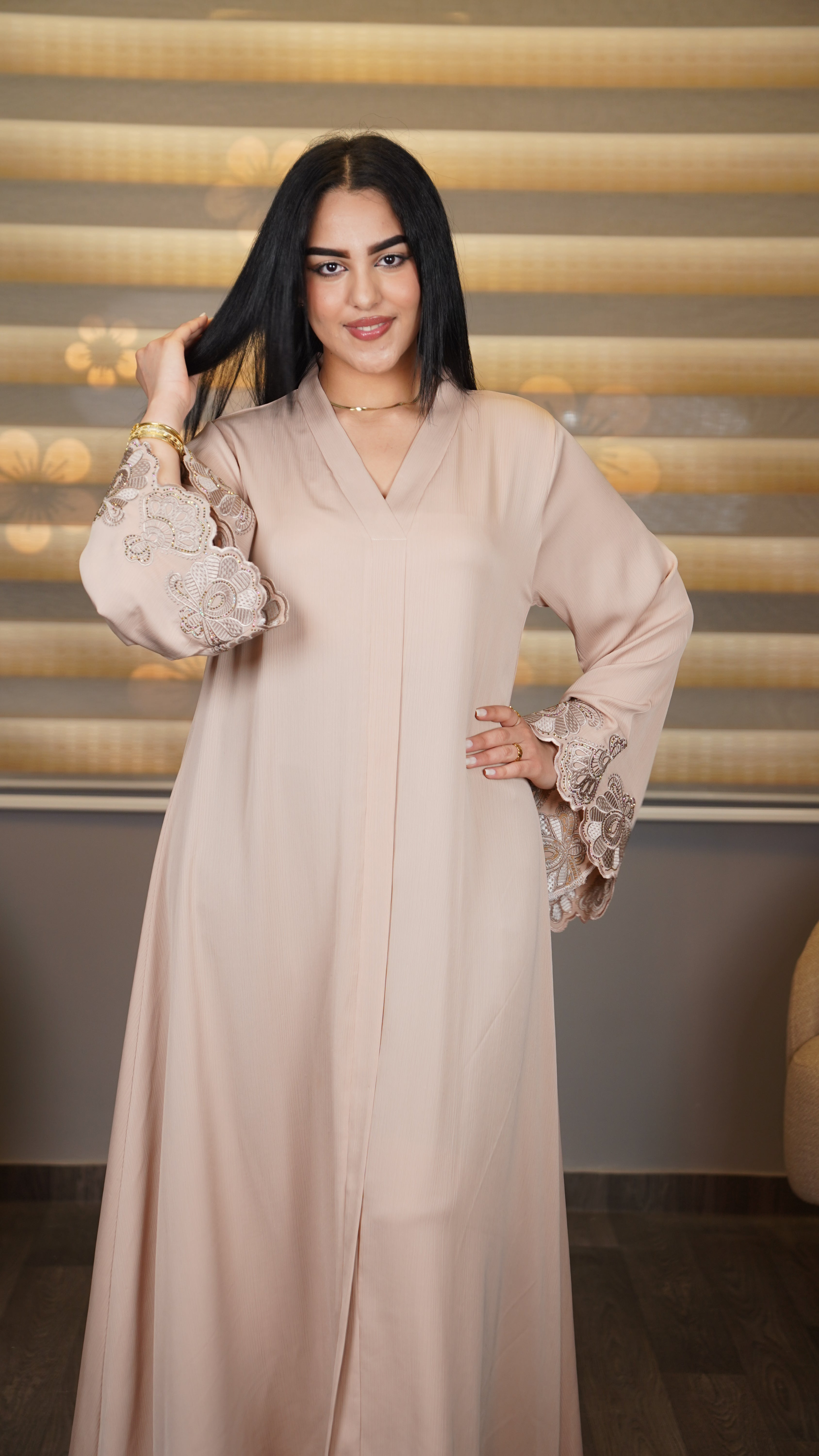 عباية ستراس – أناقة فاخرة لكل المناسبات